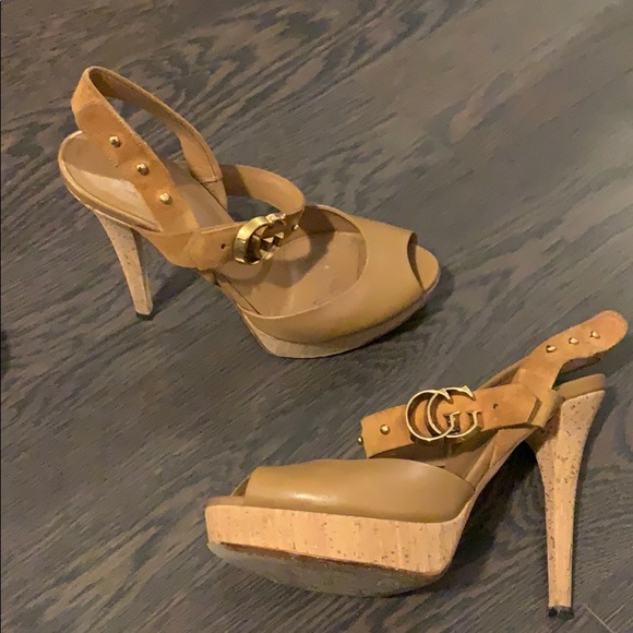 Gucci mustard yellow heels with gold hardware - Picture 7 of 7